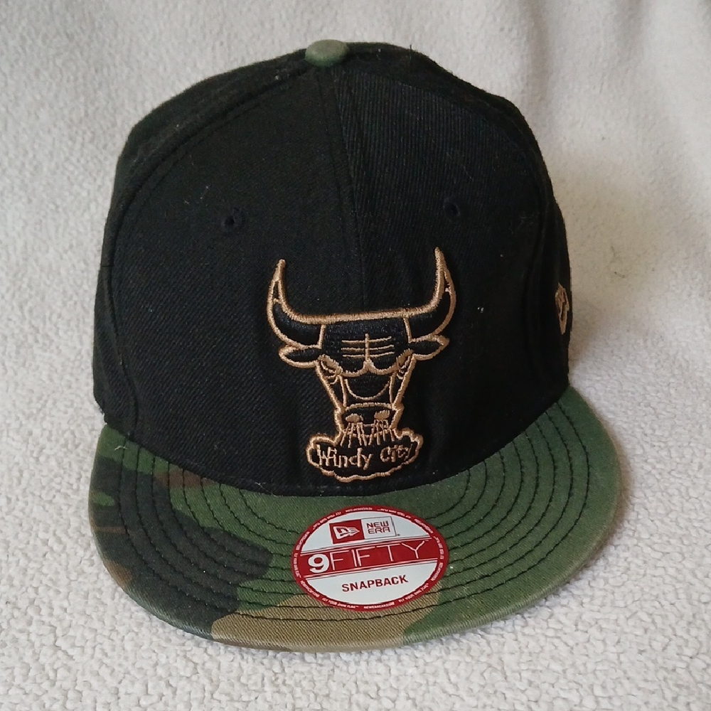New Era Black and Green Bulls Snapback Hat
